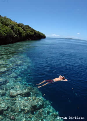 relax on a liveaboard in Palau